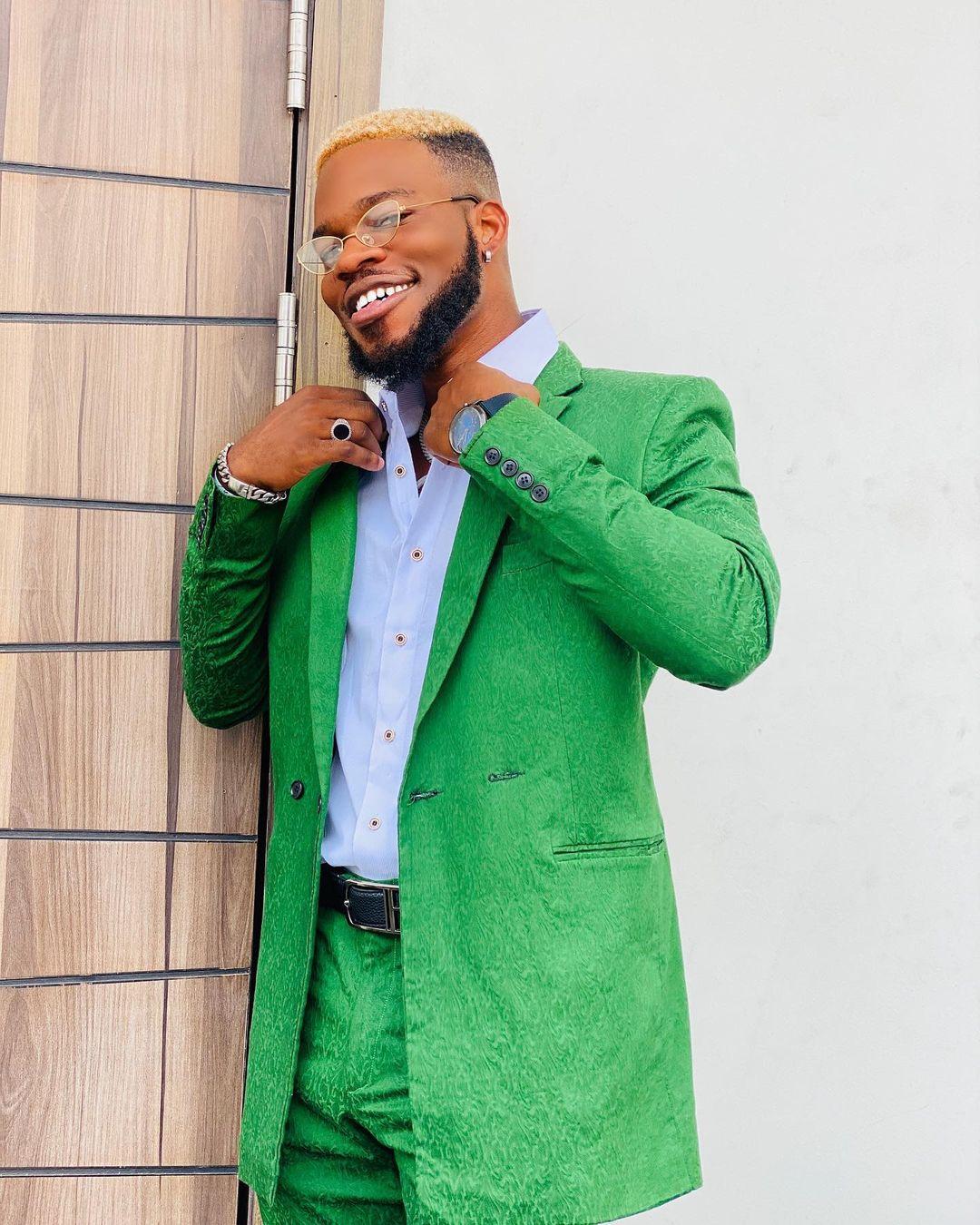 https://www.yabaleftonline.ng/comedian-brodashaggi-laments-bitterly-after-he-was-extorted-by-touts-who-damaged-his-car-in-lekki-lagos-video/