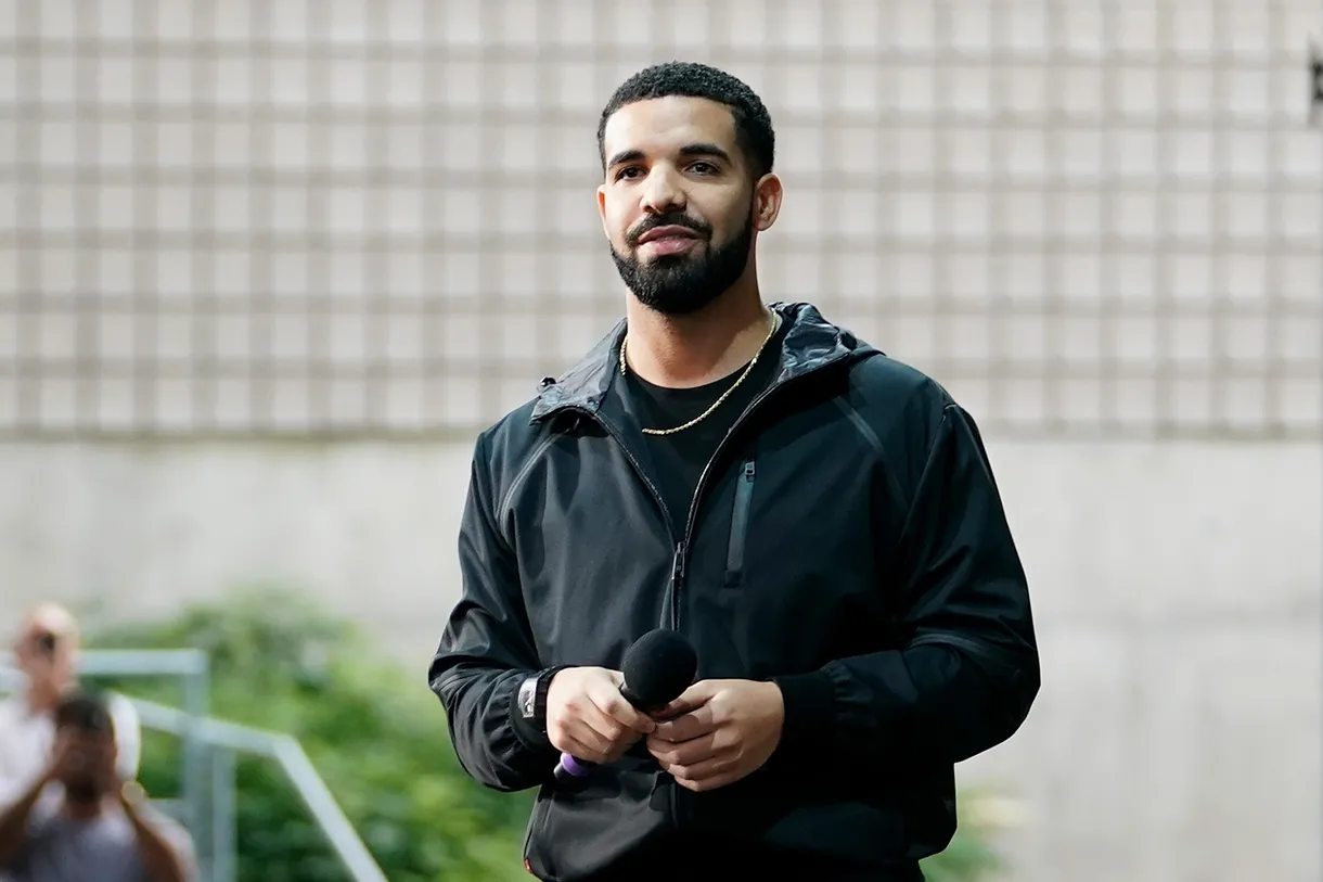 Drake loses $2 million after placing a bet on Israel Adesanya to defend UFC title against Alex Pereira