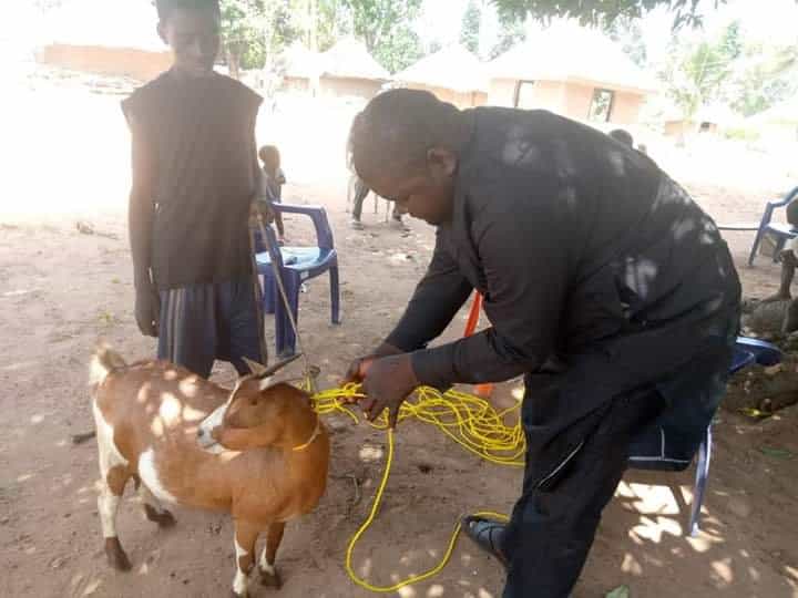 Politician donates ropes to his community