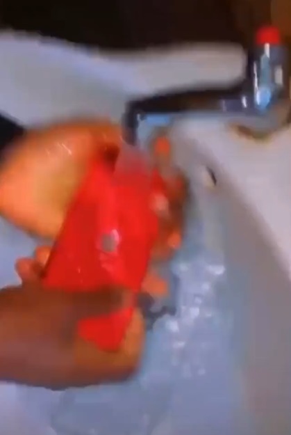 Man in tears after washing iPhone 13 with soap and water (Video)