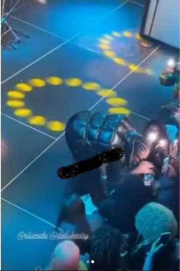 "She won't wash her forehead again" - Reactions as Olamide plants kiss on fan (Video)