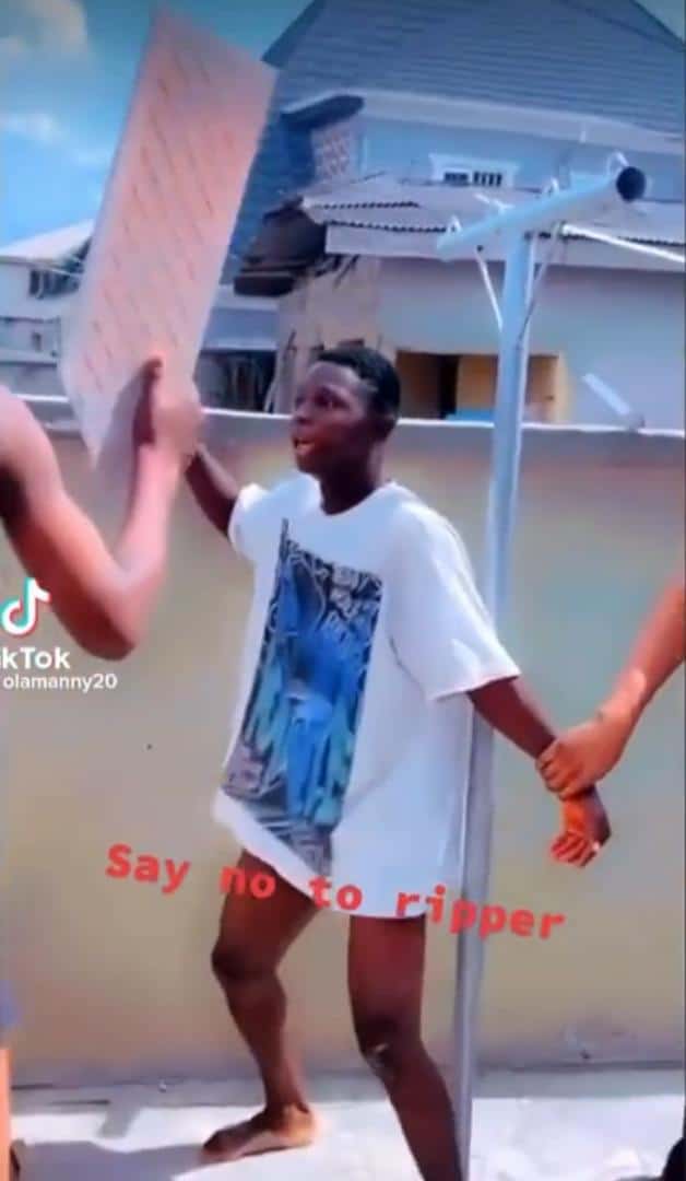 Suspected yahoo boys punish junior colleague for stealing (Video)