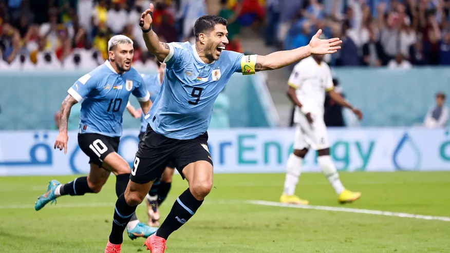 Suarez lashes out at Uruguayan critics after dramatic World Cup exit in Qatar