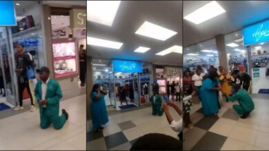 Romantic moment elderly man proposes to his partner at mall (Video)