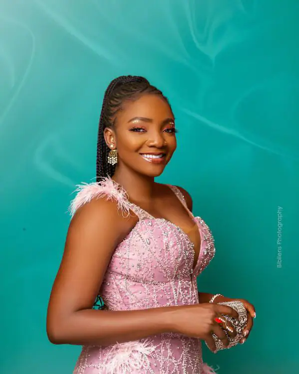 "I was sacked rom the passport office because of my dress" - Simi