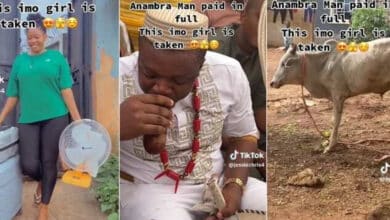 "Anambra man pays in full" - Excited lady carries her bags out of her parents' house as her bride price is settled, marries lover (Video)