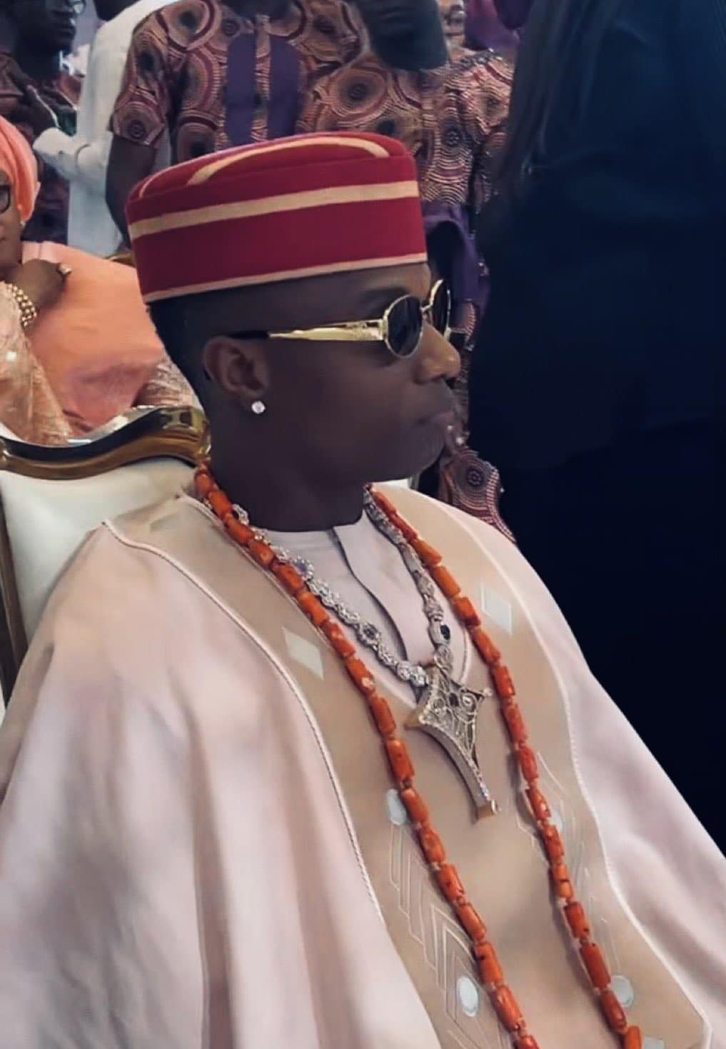 "That love still dey" - Tiwa Savage, Wizkid stirs reaction with soothing hug at his mum’s funeral party