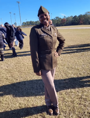 lady us army citizen one day