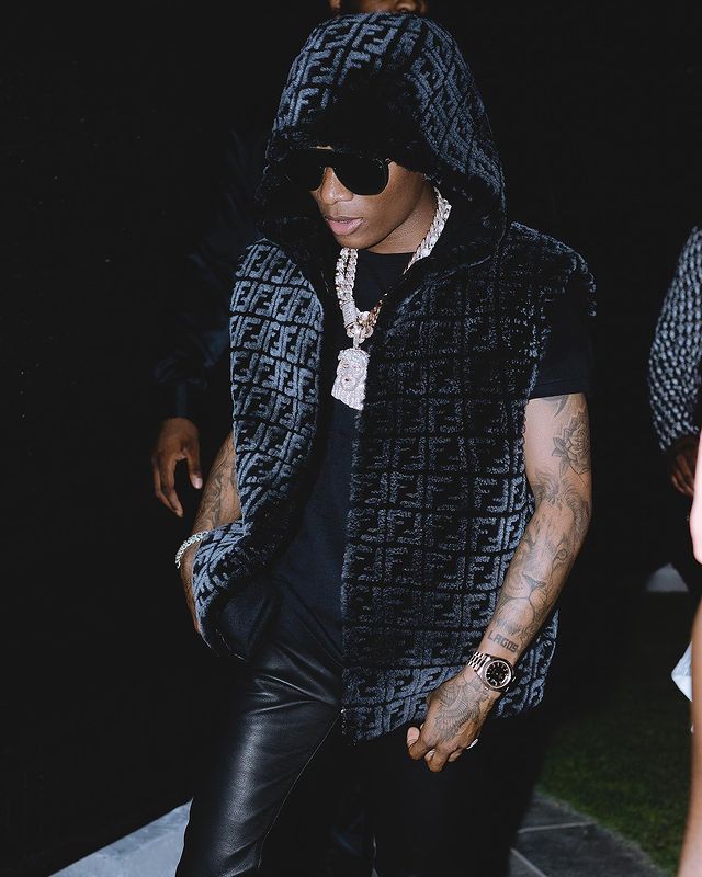 "Wizzy has done bigger things that we're yet to know about" - Reactions as man reveals Wizkid's N1.6M gift to fan (Video)