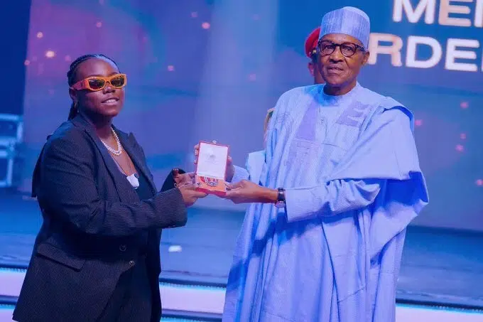 Orobo with zero sense - DSS DG's son slams Teni for not bowing to President Buhari while receiving her OON award