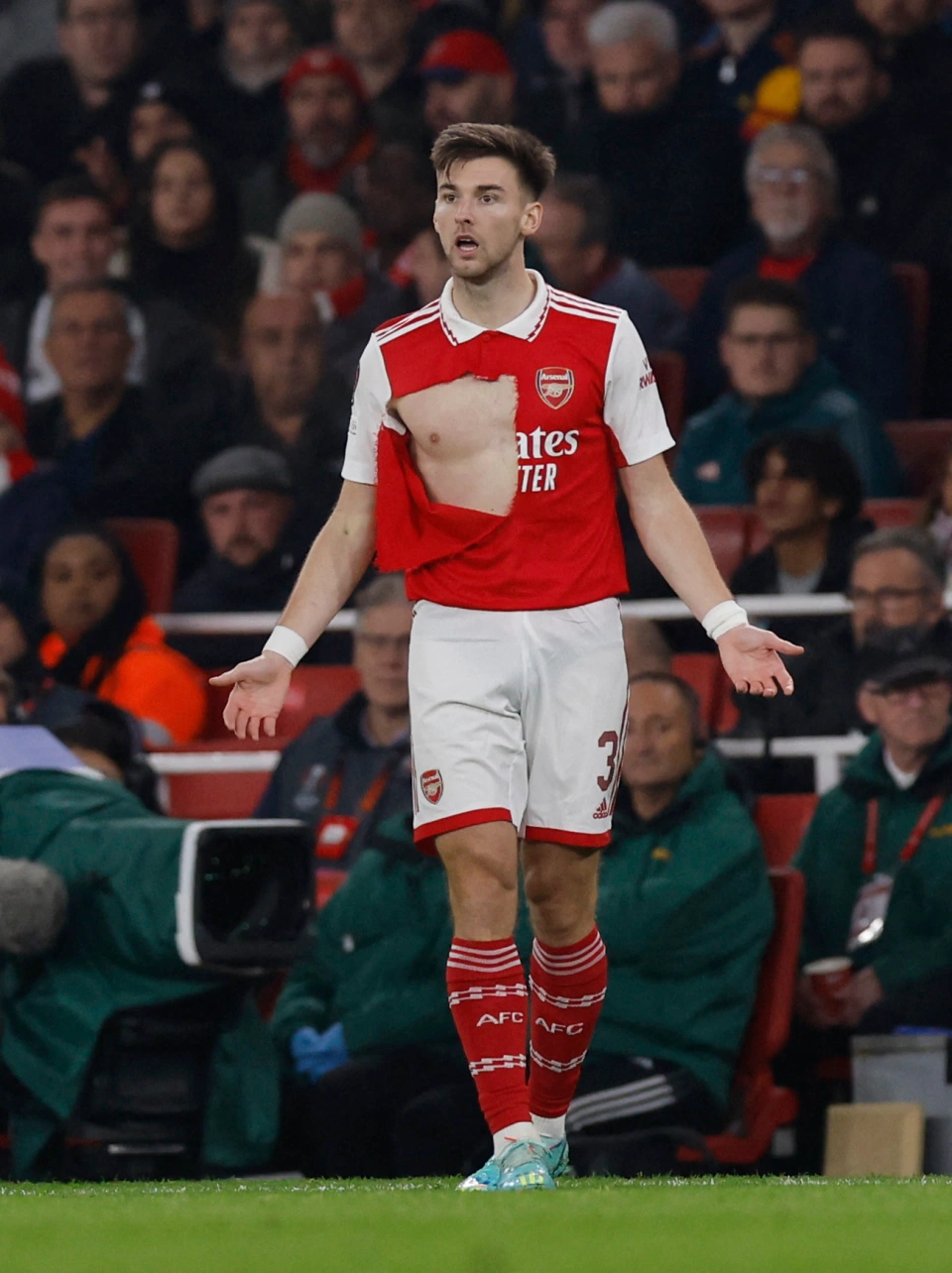 Tierney's jersey almost ripped off by Zurich opponent after his goal lifted  Arsenal to top of