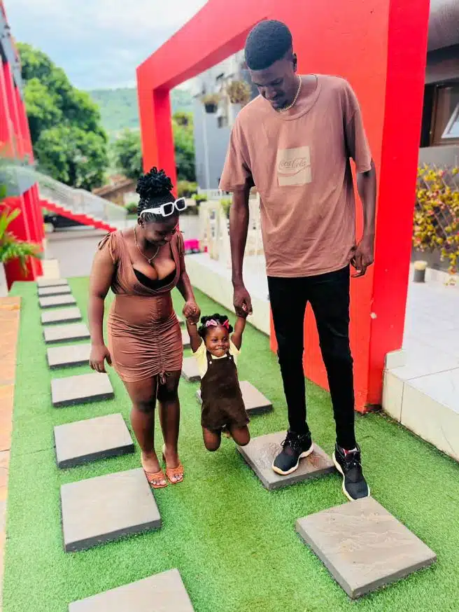 "This lady is strong" — Reactions trails adorable photos of tallest man in South Africa and his babe