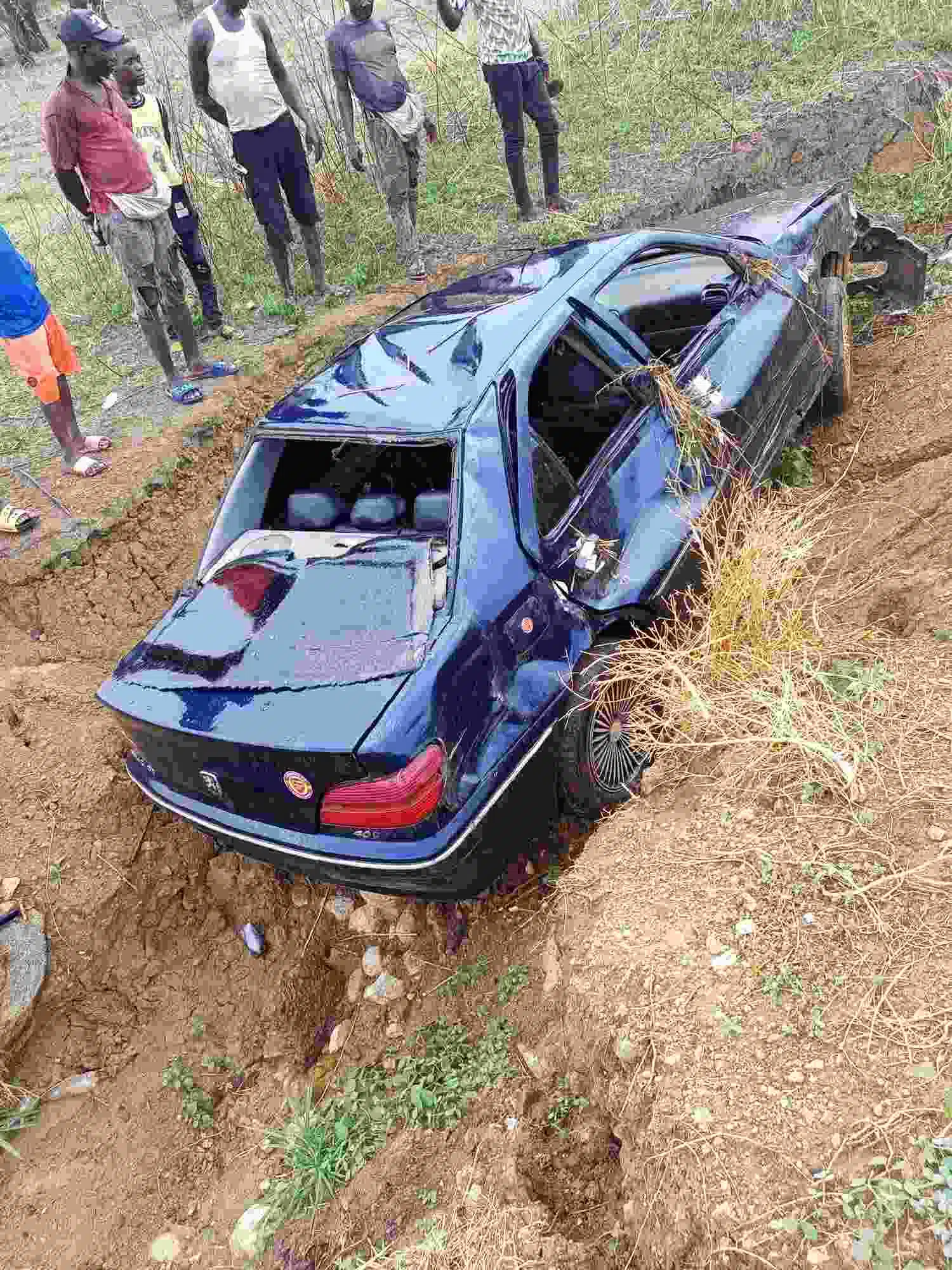 Twitter user escapes death after turning up in court to boo LP factional leader Lamidi Apapa