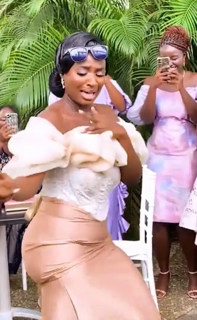 "So beautiful but hip pad did her bad" — Bride's sister causes stir with dance moves (Video)