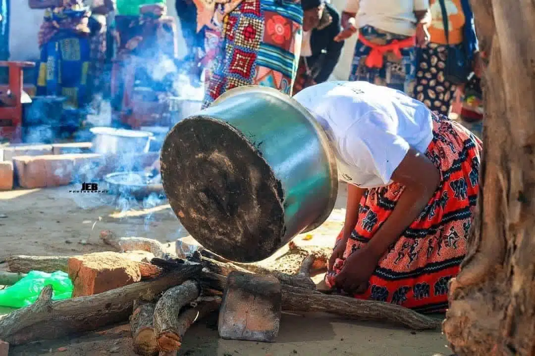 Beautiful bride cooks with teeth on her wedding day