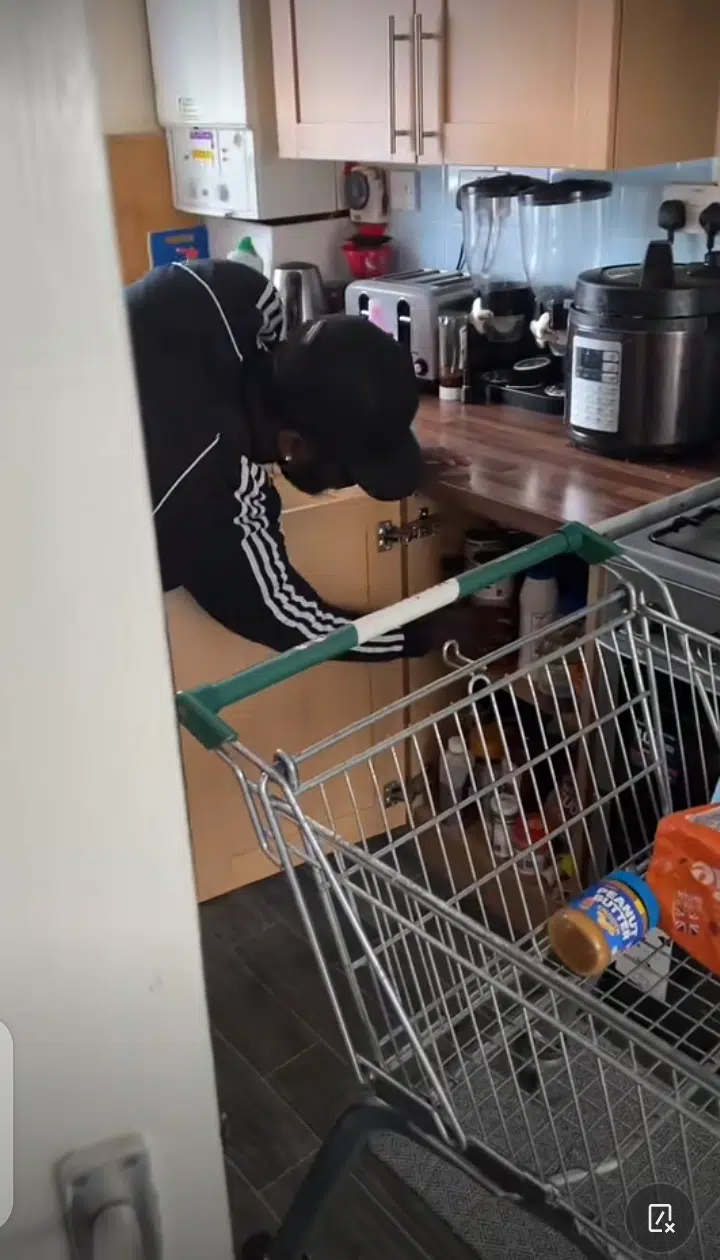 “Sapa na your mate” – Man goes with trolley to mum’s house, shops like he is in a Supermarket