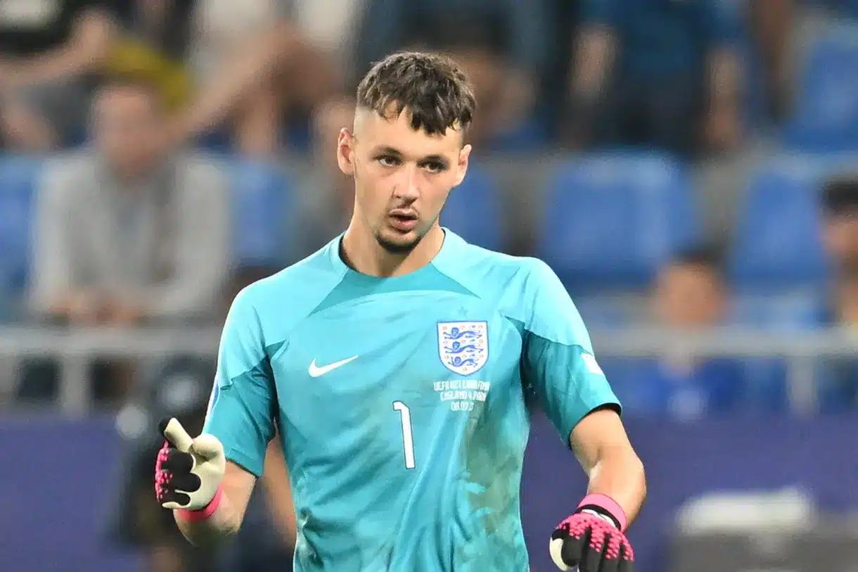 Burnley signs James Trafford from Manchester City