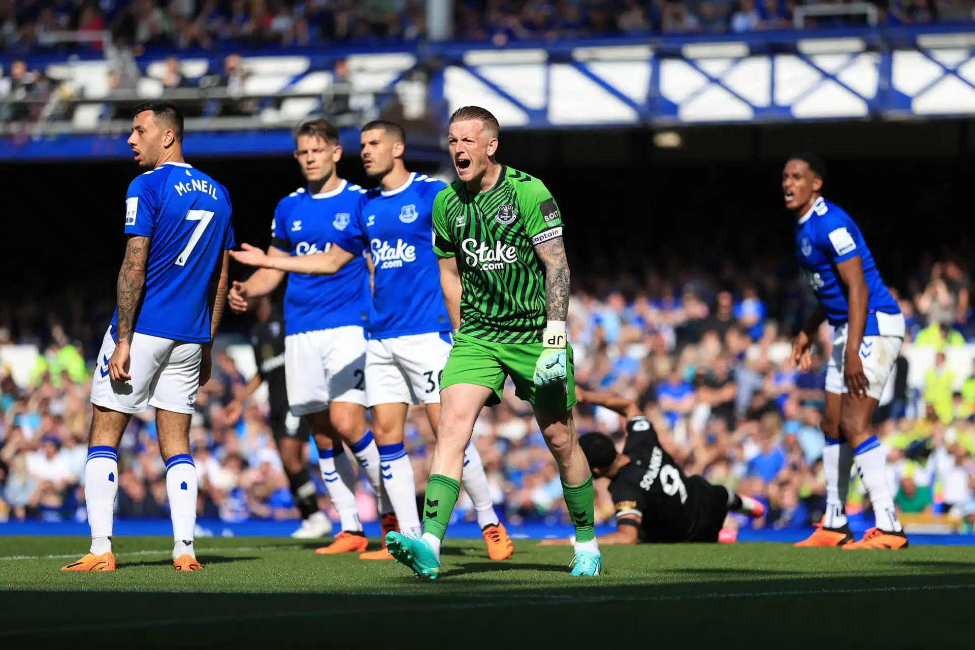 Jordan Pickford confirms he's staying at Everton despite interests