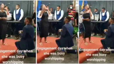 Man kneels to propose to girlfriend in church while singing praises to the lord, ignores him (Video)