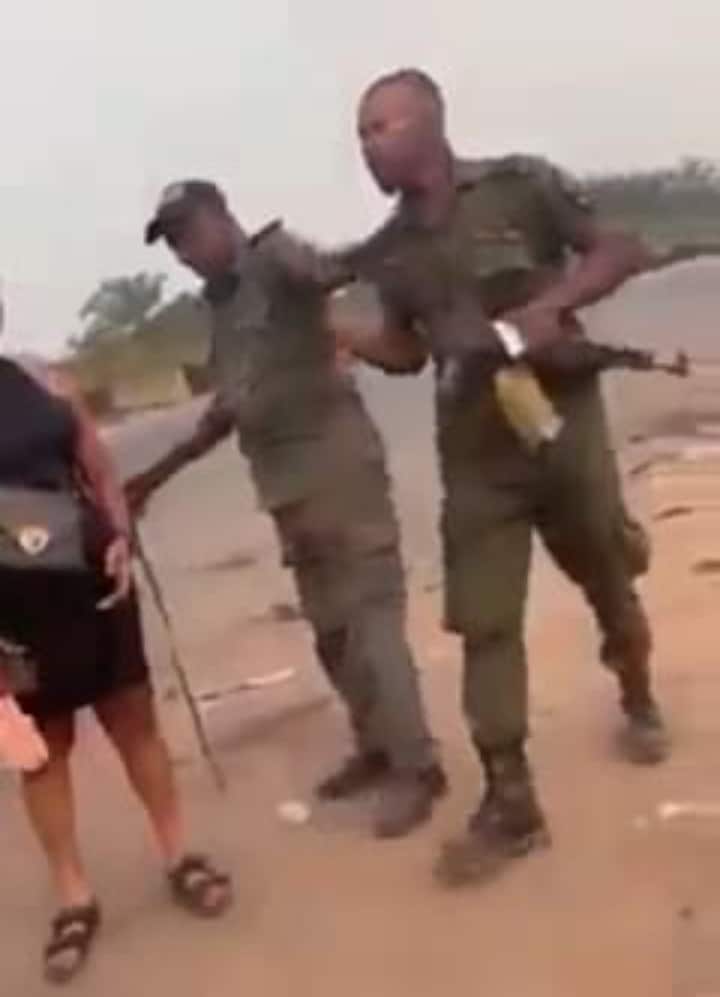 Shocking moment policeman looses cool, fires shot at lady during argument