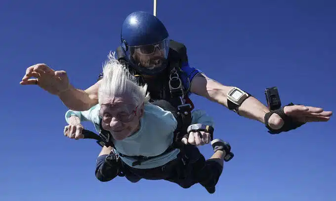 Dorothy Hoffner 104-year-old woman dies skydiving Guinness World Record