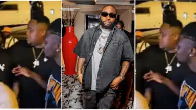 "Fan dey do pass himself" - Mixed reactions after Davido refused shaking hands with a fan in Asaba