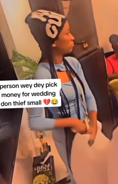 "Someone's serious babe" - Video of lady stealing couple's money at wedding causes buzz