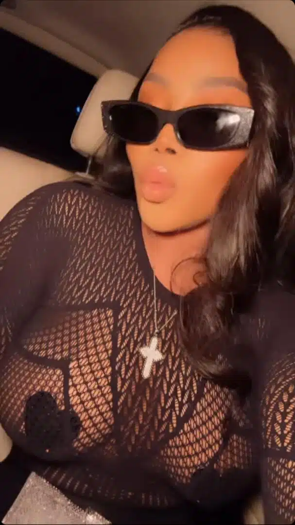 Toke Makinwa causes a buzz as she goes braless