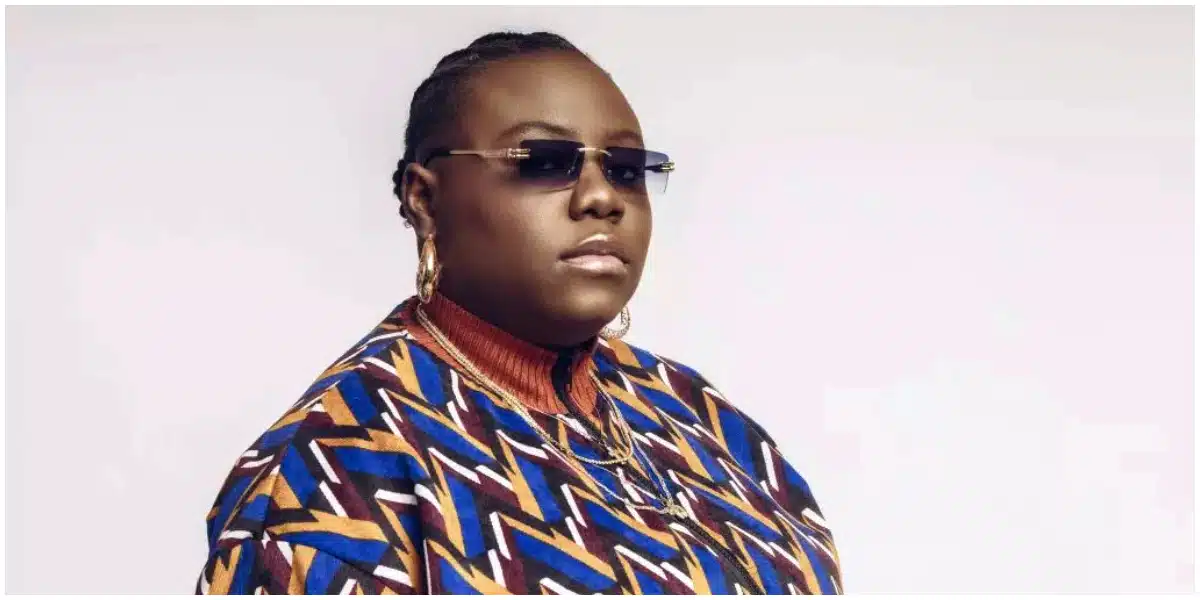 "This babe don high" - Reactions as Teni reveals she bites herself sometimes because she's insane