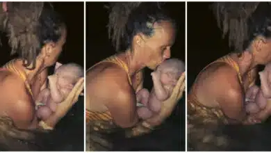 Woman gives birth Inside Ocean without medical assistance