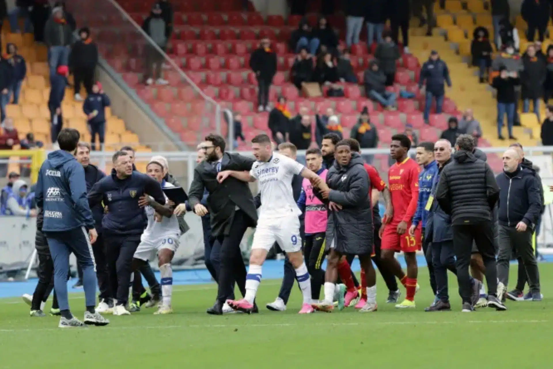 Serie A: Lecce sack coach D'Aversa after headbutting incident with Verona player