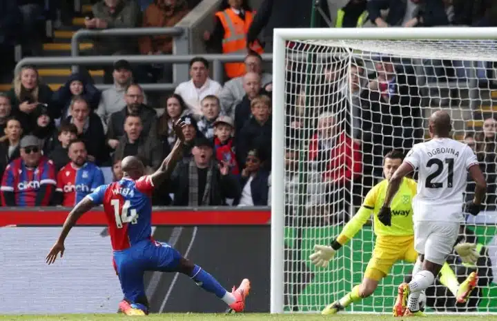 Eze scores stunning acrobatic in Palace's 5-2 win over West Ham