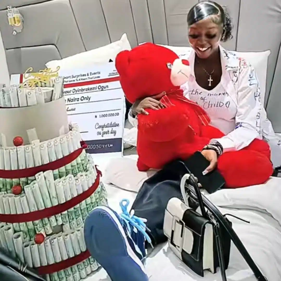 Nigerian lady gets lucky as she signs out of university, gets proposed to with diamond ring, ₦1m cheque, cash