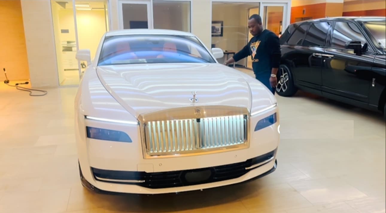 The initial footage of Davido's new 500K Rolls Royce Spectre from 2024