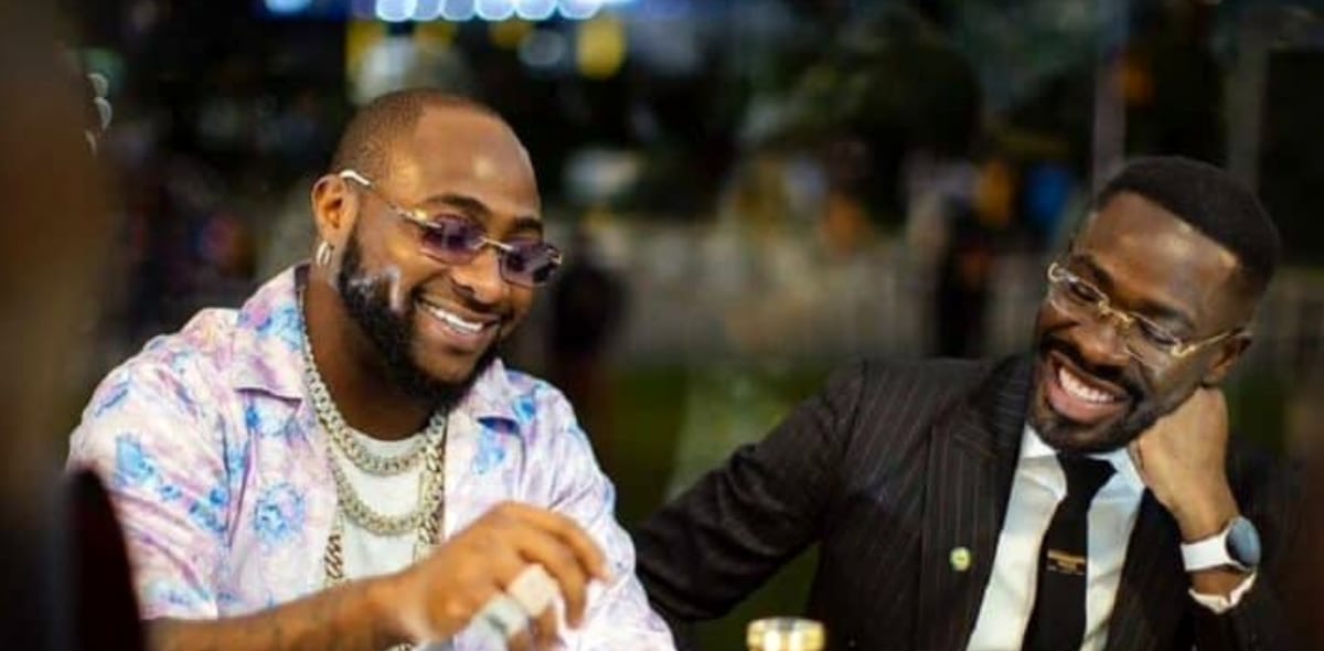 Davido debunks reports of sacking lawyer for embezzling $370K and seizing of funds