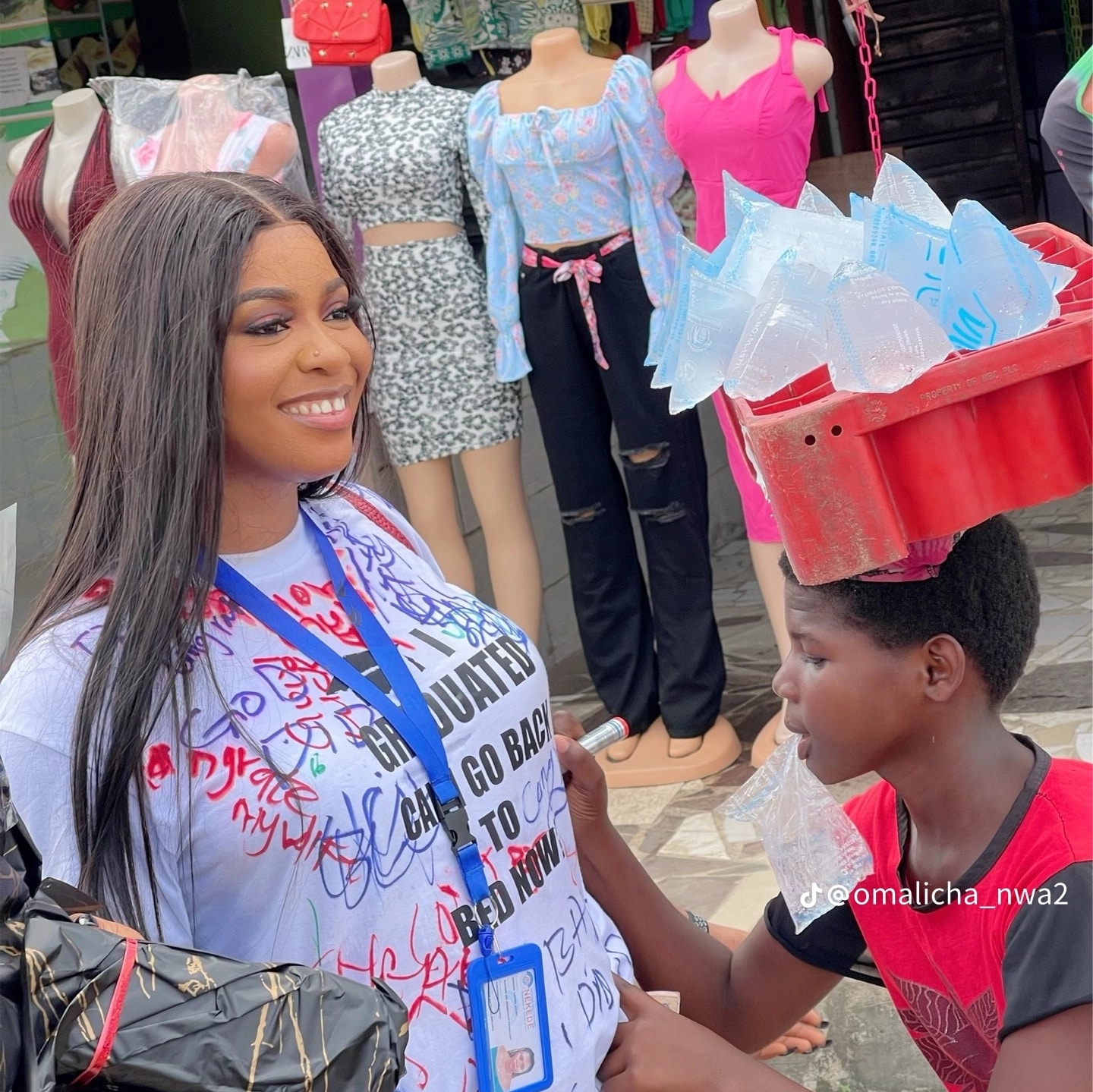 Nigerian lady gets signed by hawkers to celebrate graduation from Nekede Polytechnic