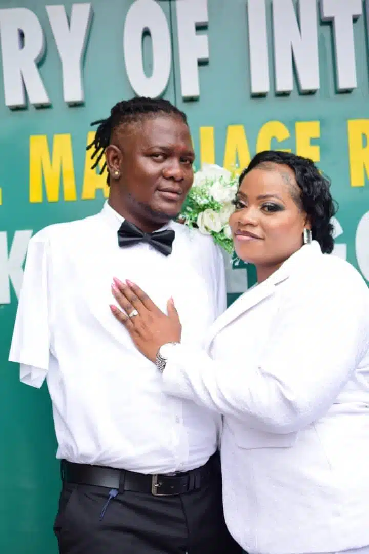 Man who lost his hands in electricity accident joyfully weds partner