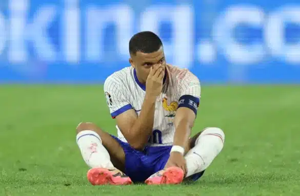 France coach Deschamps reveals Mbappe will need to undergo surgery for broken nose