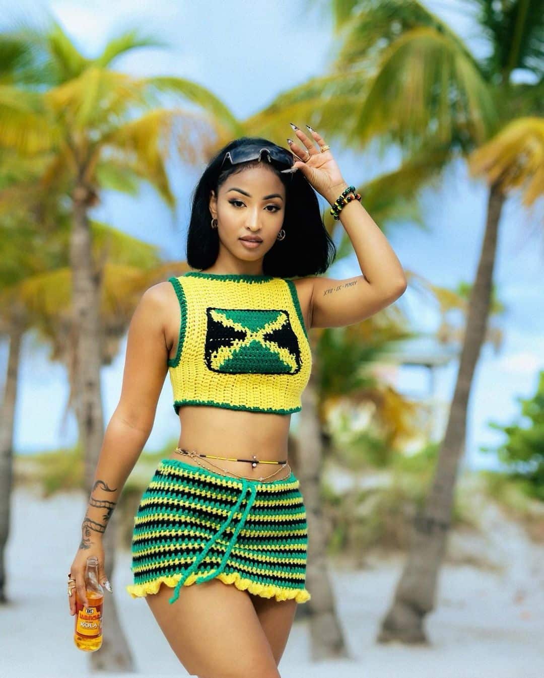 Portable Shenseea request jamaican link up 