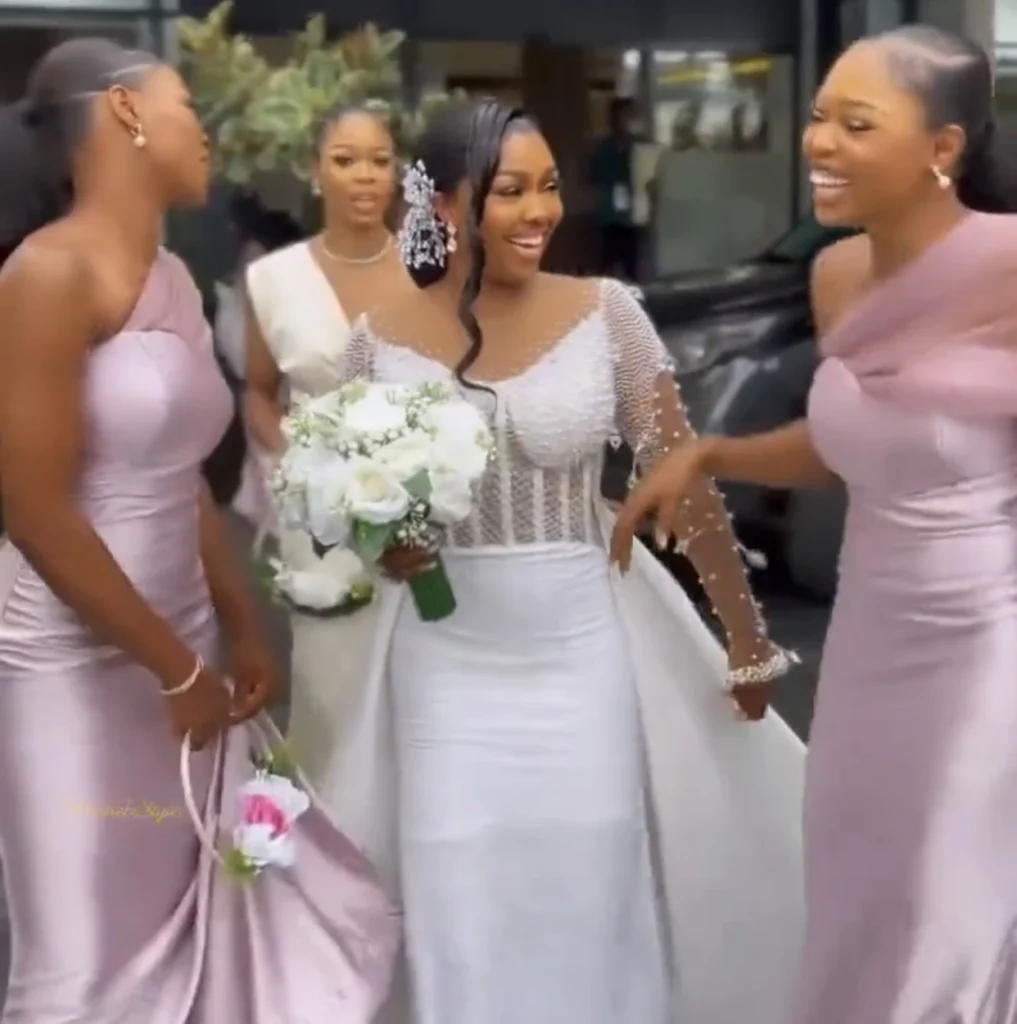 Bride stuns many by working at her wedding ceremony