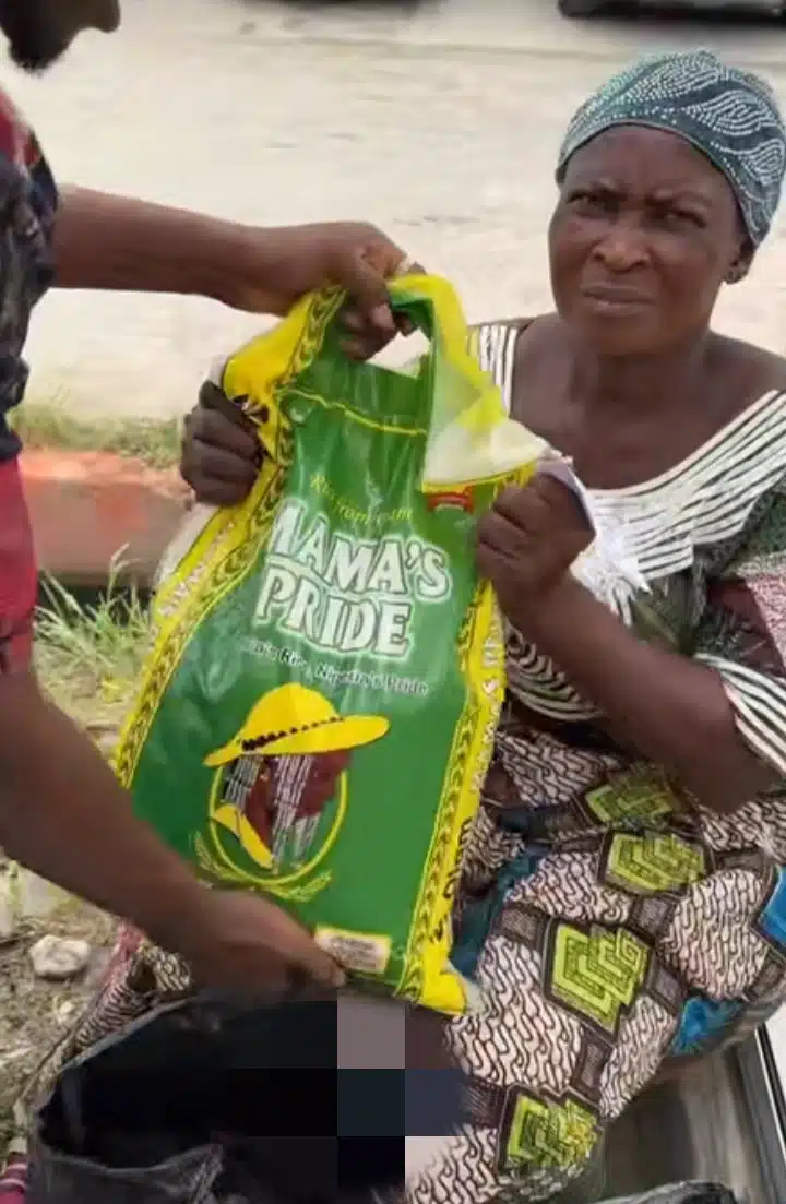 Street vendor stranger bag of rice 