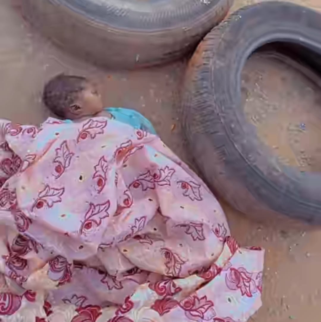 Video shows newborn abandoned in the middle of the road