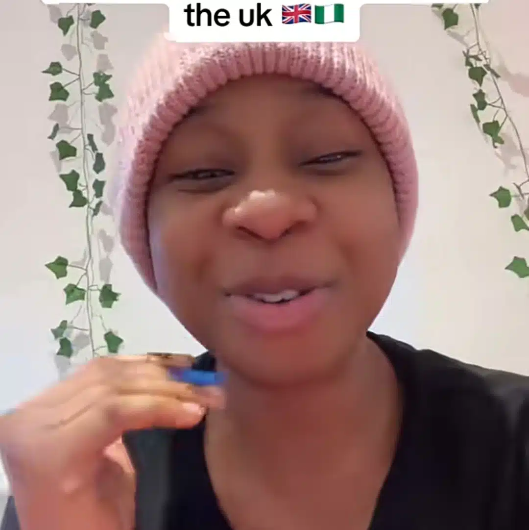 Nigerian chef in UK boasts of earning huge tips, flaunts cash online