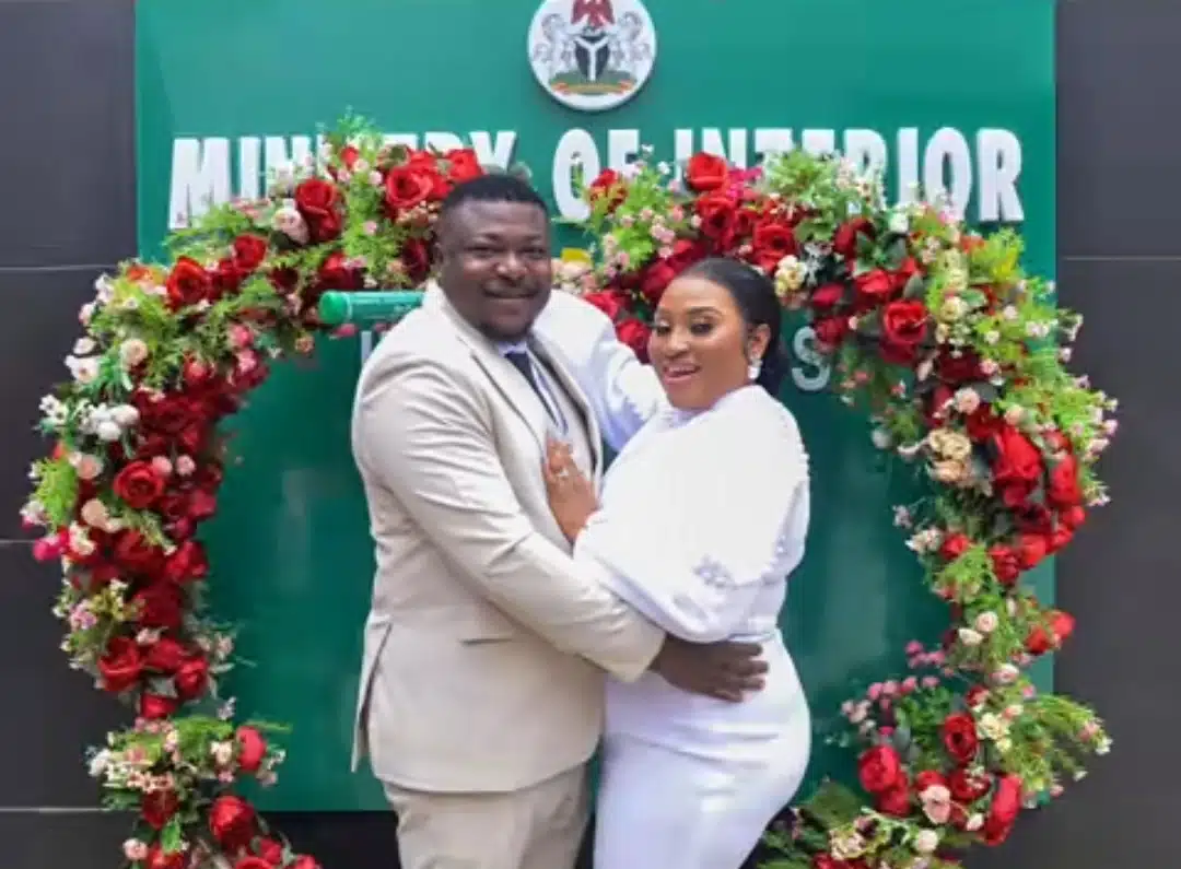 Nigerian lady flaunts marriage as she weds partner she met on dating app