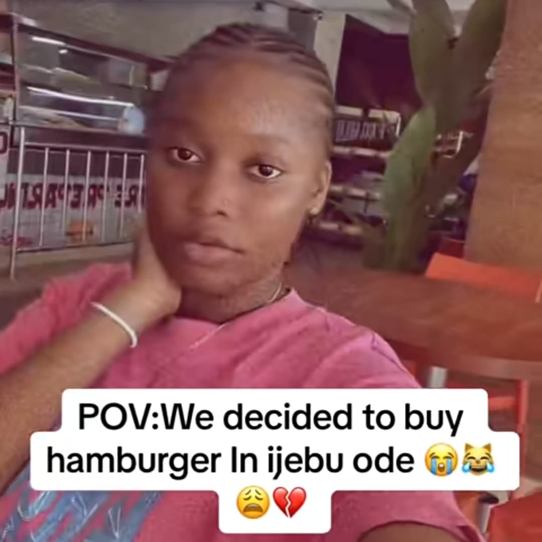 Nigerian lady buys hamburger in Ijebu ode, finds akara inside