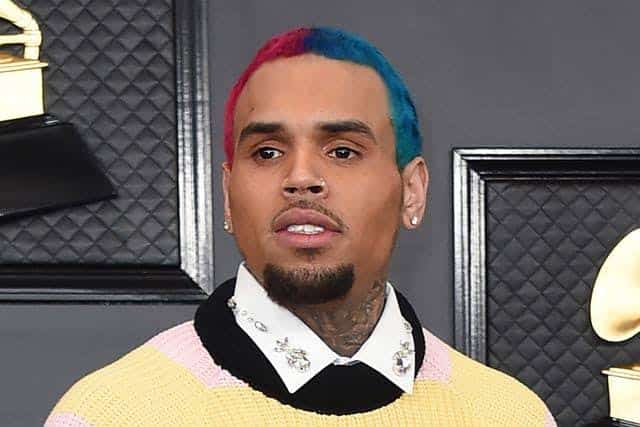 Fans pay $1,111 for meet and greet with Chris Brown, photos go viral