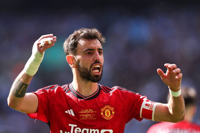 Barcelona reportedly make preliminary move for Manchester United's Bruno Fernandes