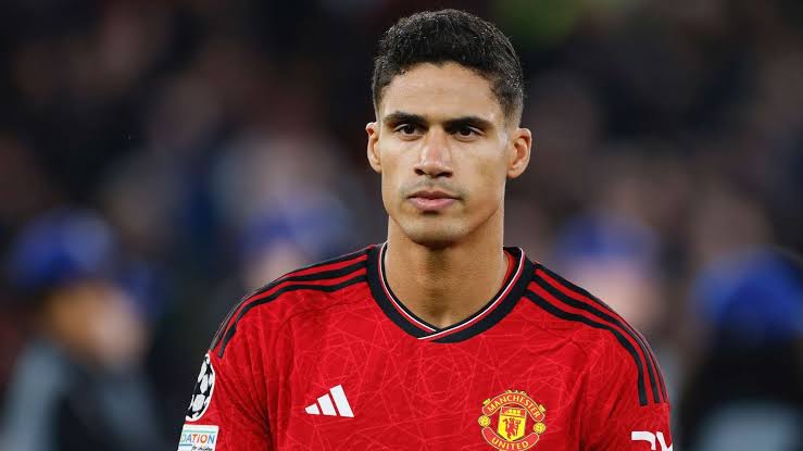 Raphael Varane in Italy for talks with Como over potential move, per Fabrizio