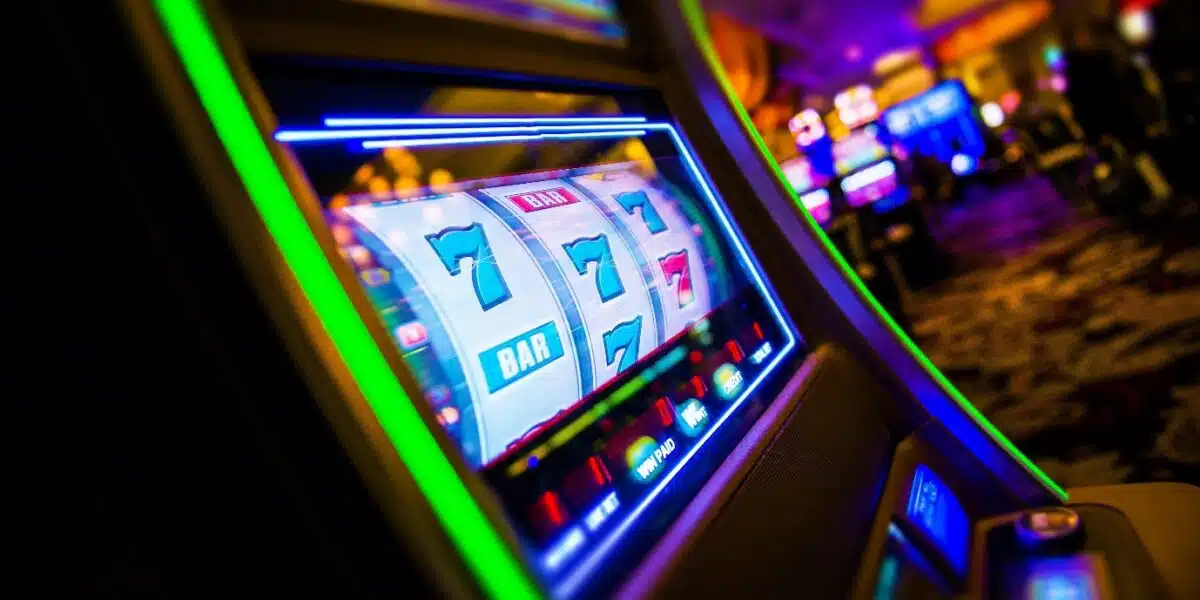 What are the defining features of a modern Slots game?