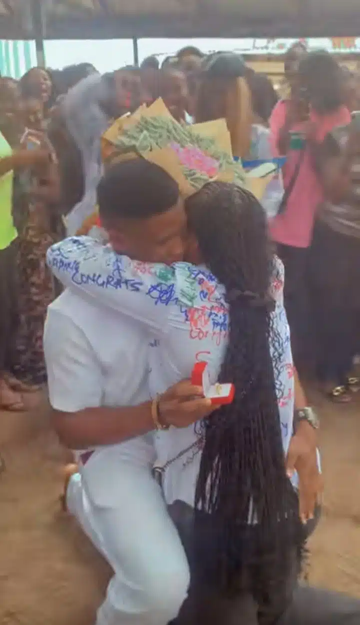 Man girlfriend graduation proposal propose 